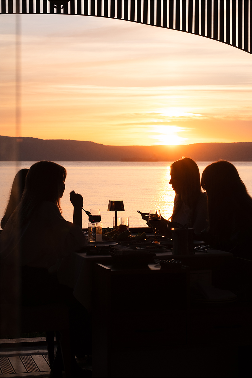 Çanakkale’de Gün Batımı Eşliğinde Akşam Yemeği Keyfi